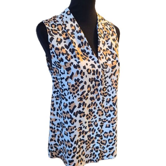 Aritzia Babaton NWT Akira Cheetah Print Silky Satin V-Neck Blouse Size L (12-14) - Picture 2 of 8